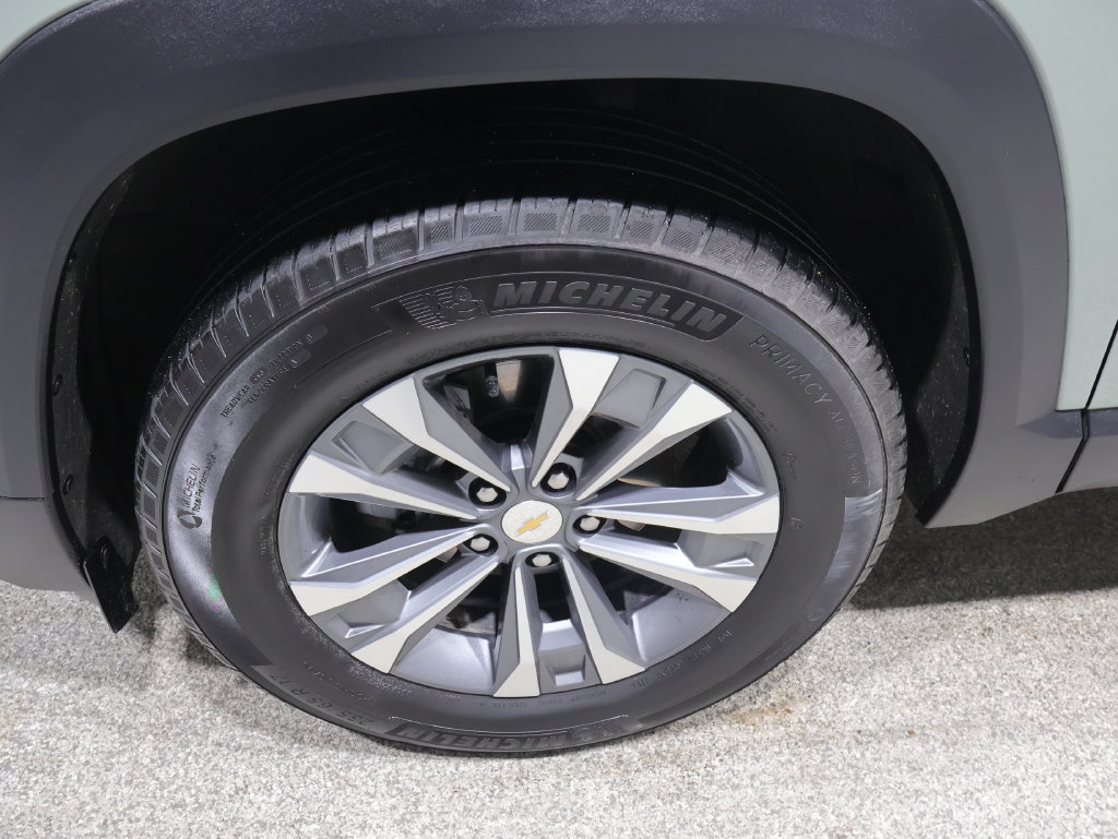 Used 2025 Chevrolet Equinox LT AWD/4WD image 9