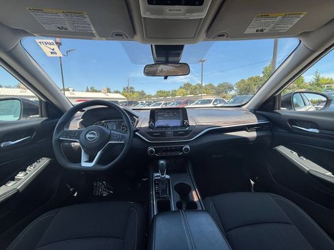 Used 2025 Nissan Altima 2.5 SV FWD image 30
