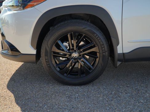 Used 2025 Toyota Corolla Cross AWD Hybrid image 16