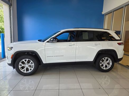 Used 2023 Jeep Grand Cherokee Limited AWD/4WD image 4