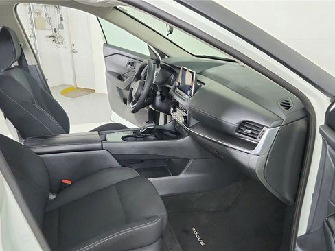 Used 2024 Nissan Rogue S FWD image 18