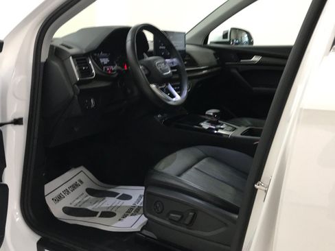 Used 2023 Audi Q5 2.0T Premium w/ Convenience Package AWD/4WD image 9