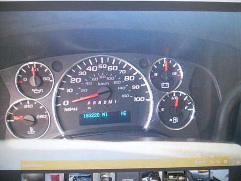 Used 2013 Chevrolet Express 2500 RWD image 16