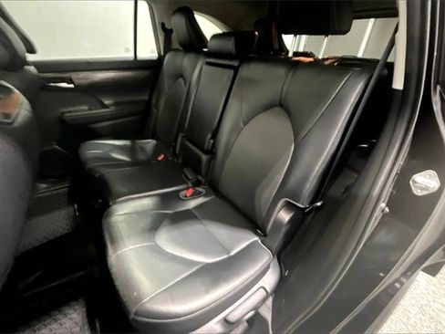 Used 2020 Toyota Highlander Limited image 23