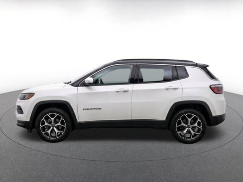 Used 2025 Jeep Compass Limited AWD/4WD image 4