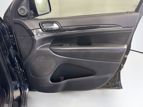 Used 2020 Jeep Grand Cherokee Trailhawk w/ Trailhawk Luxury Group image 34