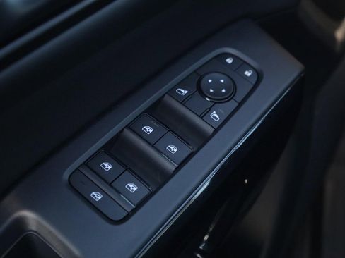 New 2025 Nissan Pathfinder SV w/ Black Appearance Package image 11