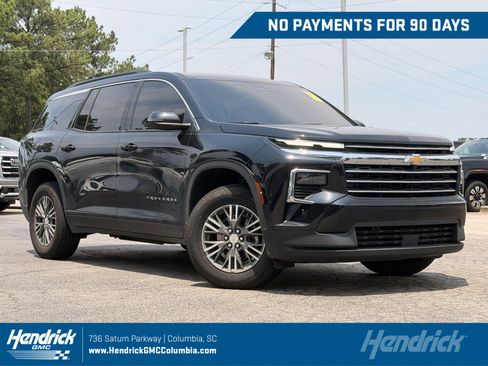 Used 2025 Chevrolet Traverse LT w/ LPO, Floor Liner Package FWD image 1