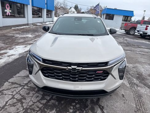 Used 2026 Chevrolet Trax RS w/ Sunroof Package image 3