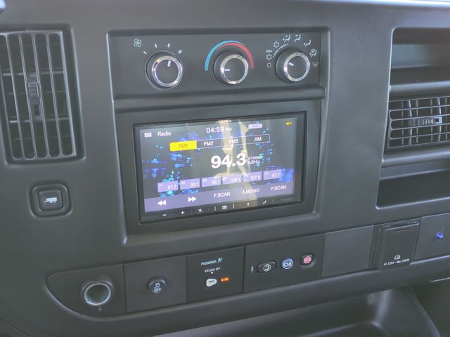 Used 2017 Chevrolet Express 3500 Extended RWD image 13