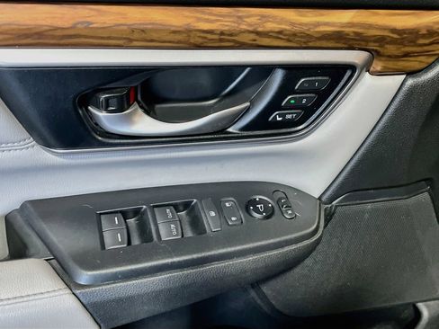 Used 2018 Honda CR-V Touring image 18