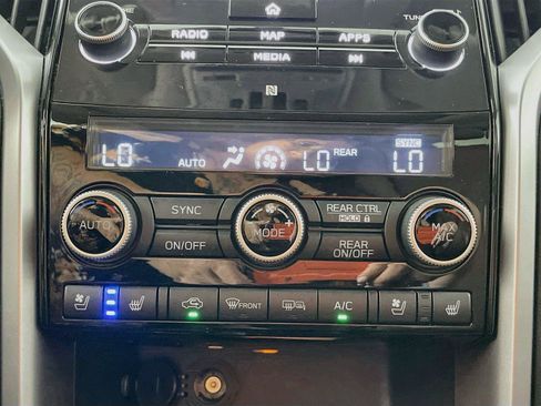 Used 2019 Subaru Ascent Touring AWD/4WD image 19