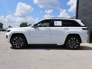 Used 2022 Jeep Grand Cherokee Overland w/ Luxury Tech Group IV AWD/4WD video 2