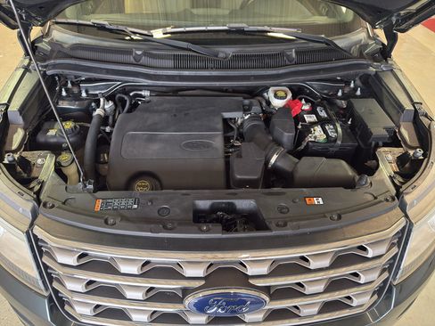 Used 2016 Ford Explorer XLT w/ Equipment Group 202A AWD/4WD image 32