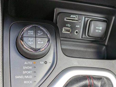 Certified 2018 Jeep Cherokee Trailhawk w/ Comfort/Convenience Group AWD/4WD image 26