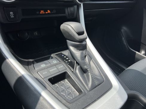 Used 2023 Toyota RAV4 LE FWD image 20