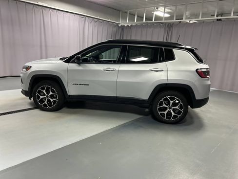 Used 2025 Jeep Compass Limited AWD/4WD image 4