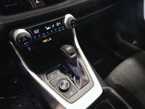 Used 2022 Toyota RAV4 XLE AWD/4WD image 14
