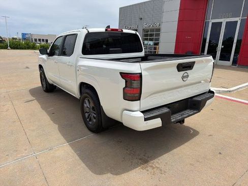 Certified 2025 Nissan Frontier SV w/ SV Convenience Package RWD image 3