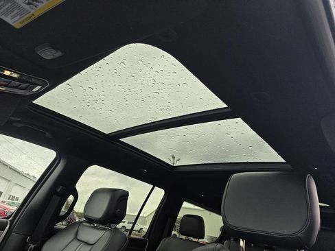 Used 2025 Jeep Wagoneer Series II image 23