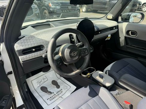 Used 2025 MINI Cooper 2-Door Hardtop image 3