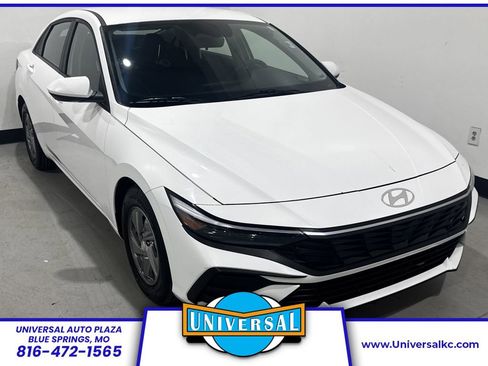 Used 2025 Hyundai Elantra SE FWD image 1