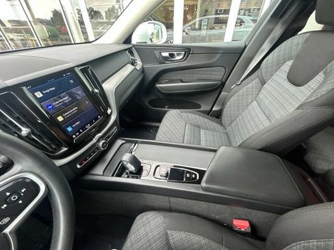 Used 2023 Volvo XC60 B5 Core AWD/4WD image 20