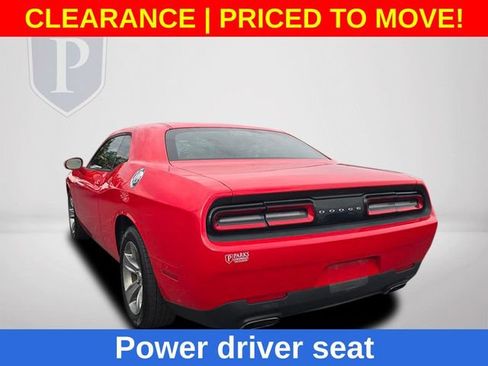 Used 2017 Dodge Challenger SXT RWD image 9