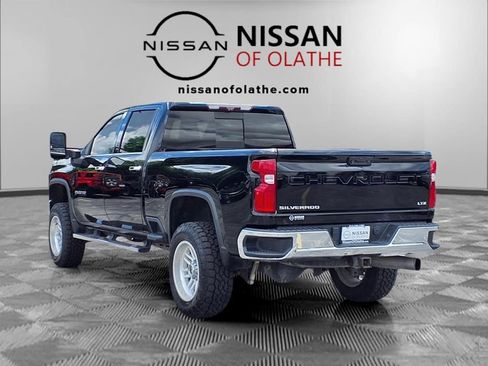 Used 2020 Chevrolet Silverado 2500 LTZ w/ LTZ Premium Package AWD/4WD image 3