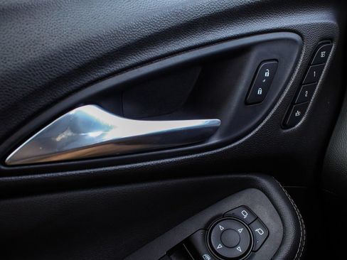 Used 2020 Buick Encore GX Essence w/ Experience Buick Package FWD image 10
