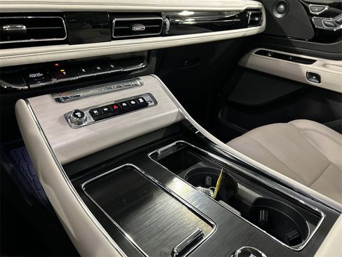 Used 2025 Lincoln Aviator Reserve w/ Illumination Package image 17