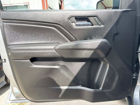Used 2023 Chevrolet Colorado LT image 18