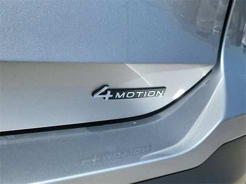 New 2025 Volkswagen Tiguan SE image 4