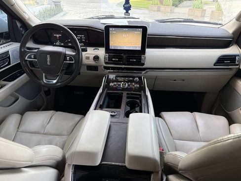 Used 2020 Lincoln Navigator L Reserve w/ Equipment Group 208A Reserve AWD/4WD image 25