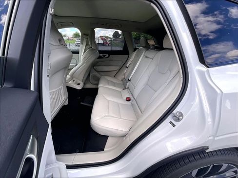 New 2026 Volvo XC60 T8 Ultra w/ Protection Package Premier AWD/4WD image 12