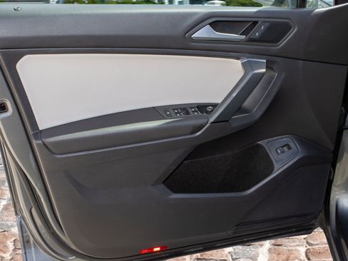 Used 2019 Volkswagen Tiguan SEL image 12