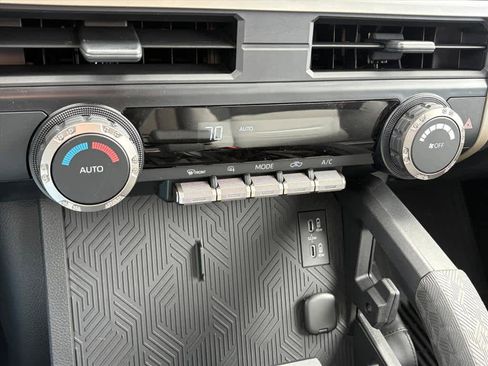 Used 2025 Toyota Tacoma TRD Sport image 15