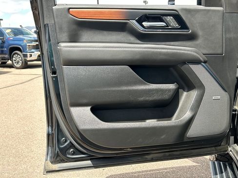 Used 2025 GMC Yukon Denali w/ Sun & Power Step Package AWD/4WD image 39