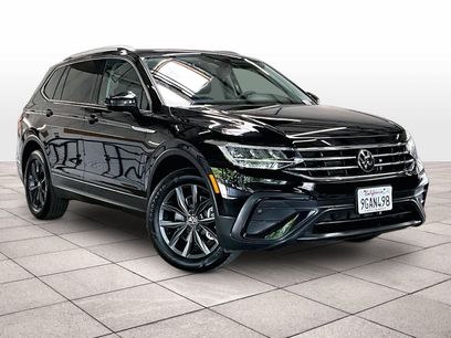 Used 2023 Volkswagen Tiguan SE w/ Panoramic Sunroof Package