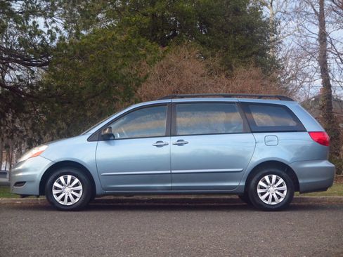 Used 2006 Toyota Sienna LE image 2