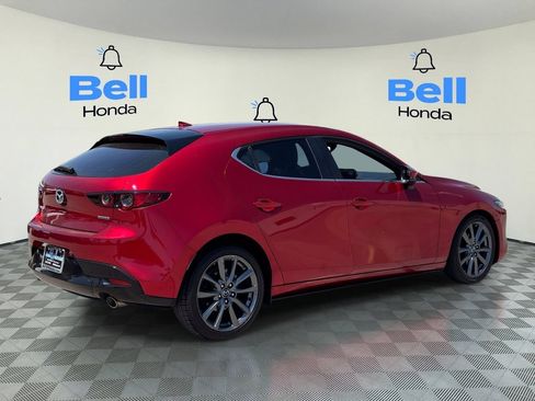 Used 2019 MAZDA MAZDA3 Hatchback w/ Preferred Package FWD image 4