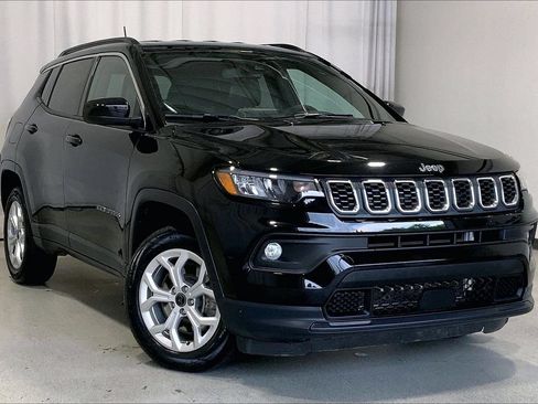 Used 2025 Jeep Compass Latitude AWD/4WD image 34