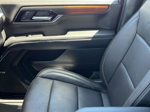 Certified 2025 GMC Yukon XL Denali AWD/4WD image 25