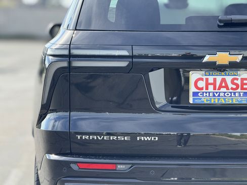 New 2026 Chevrolet Traverse High Country w/ LPO, Floor Liner Package image 7