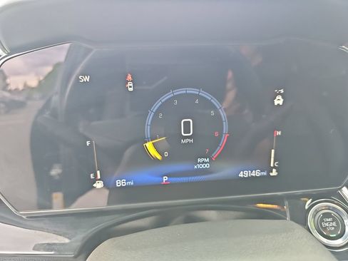 Used 2024 Chevrolet Trax RS w/ Sunroof Package FWD image 15