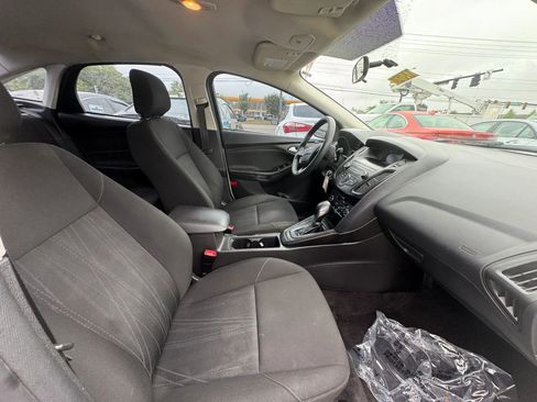 Used 2018 Ford Focus SE FWD image 25