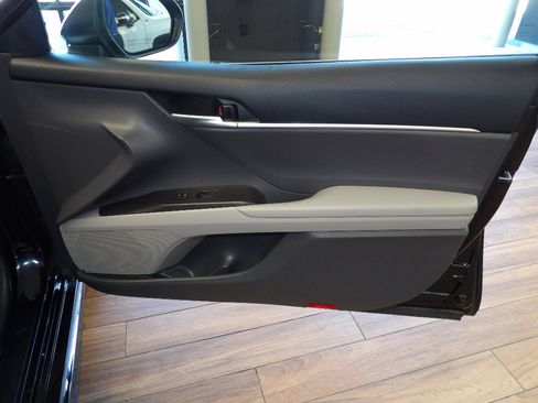 Used 2024 Toyota Camry SE image 13