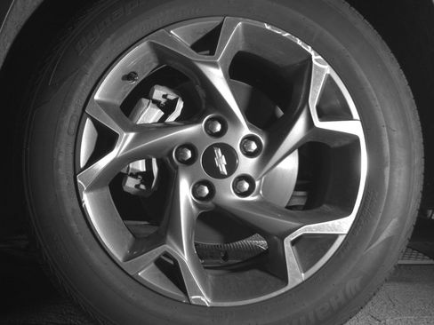 Used 2025 Chevrolet Trax LT w/ LT Convenience Package FWD image 12