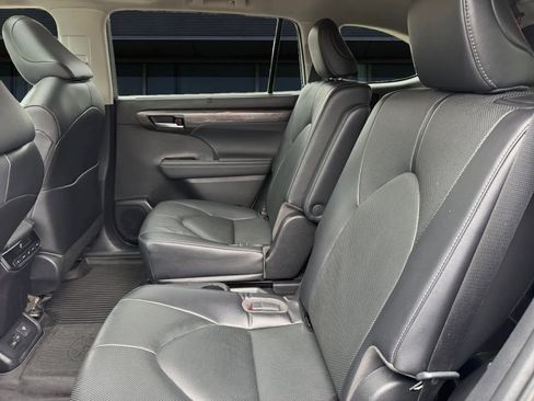 Used 2023 Toyota Highlander Limited AWD/4WD image 15