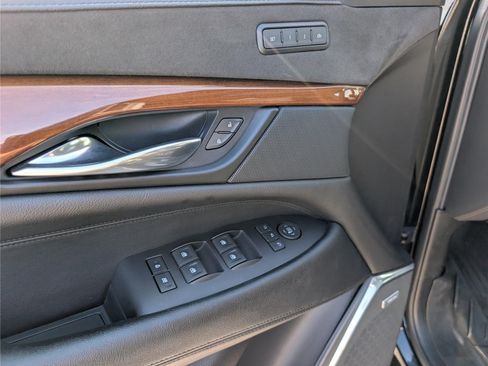 Used 2020 Cadillac Escalade Premium Luxury AWD/4WD image 24